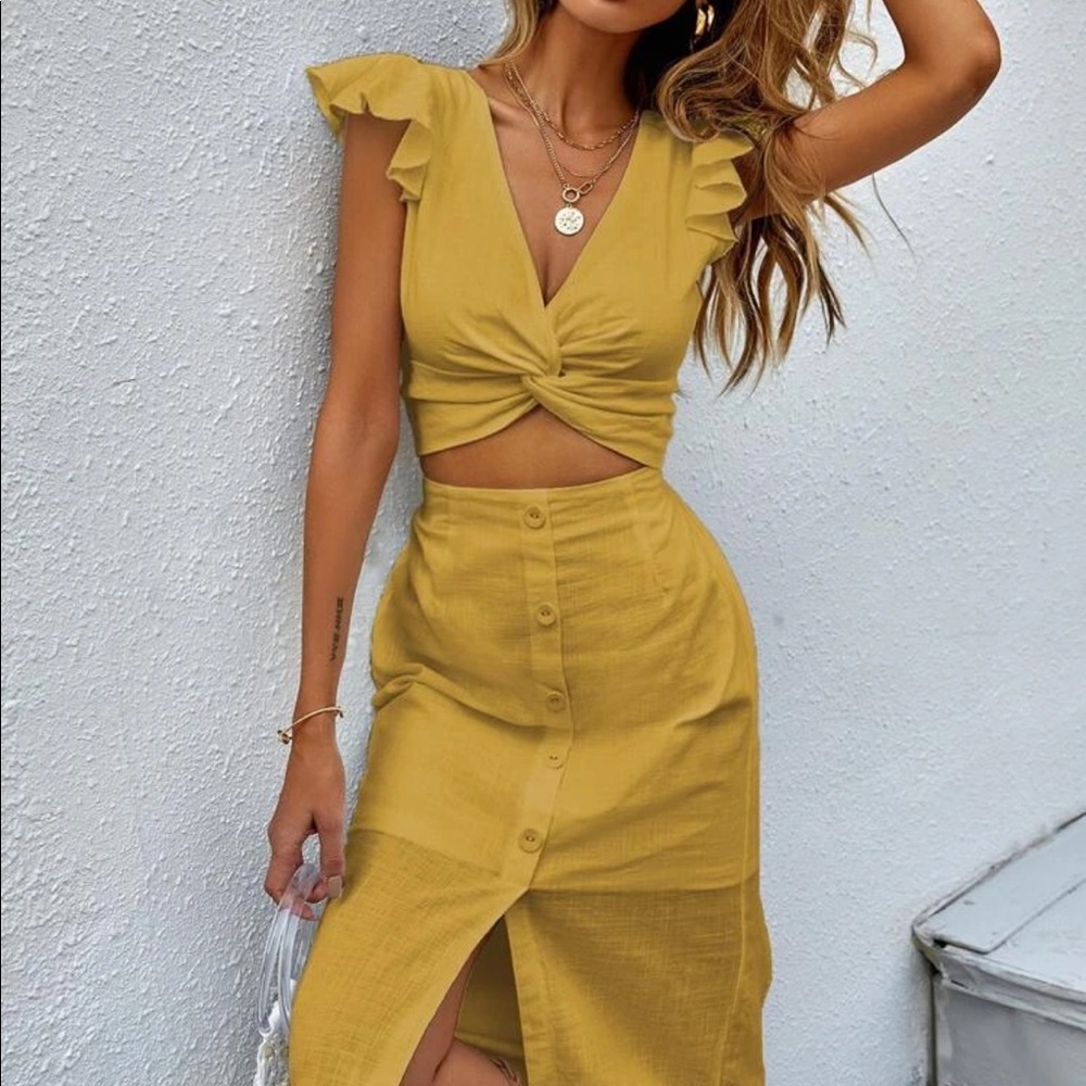 NWOT Twist Front Crop Top and Skirt - Picture 6 of 7